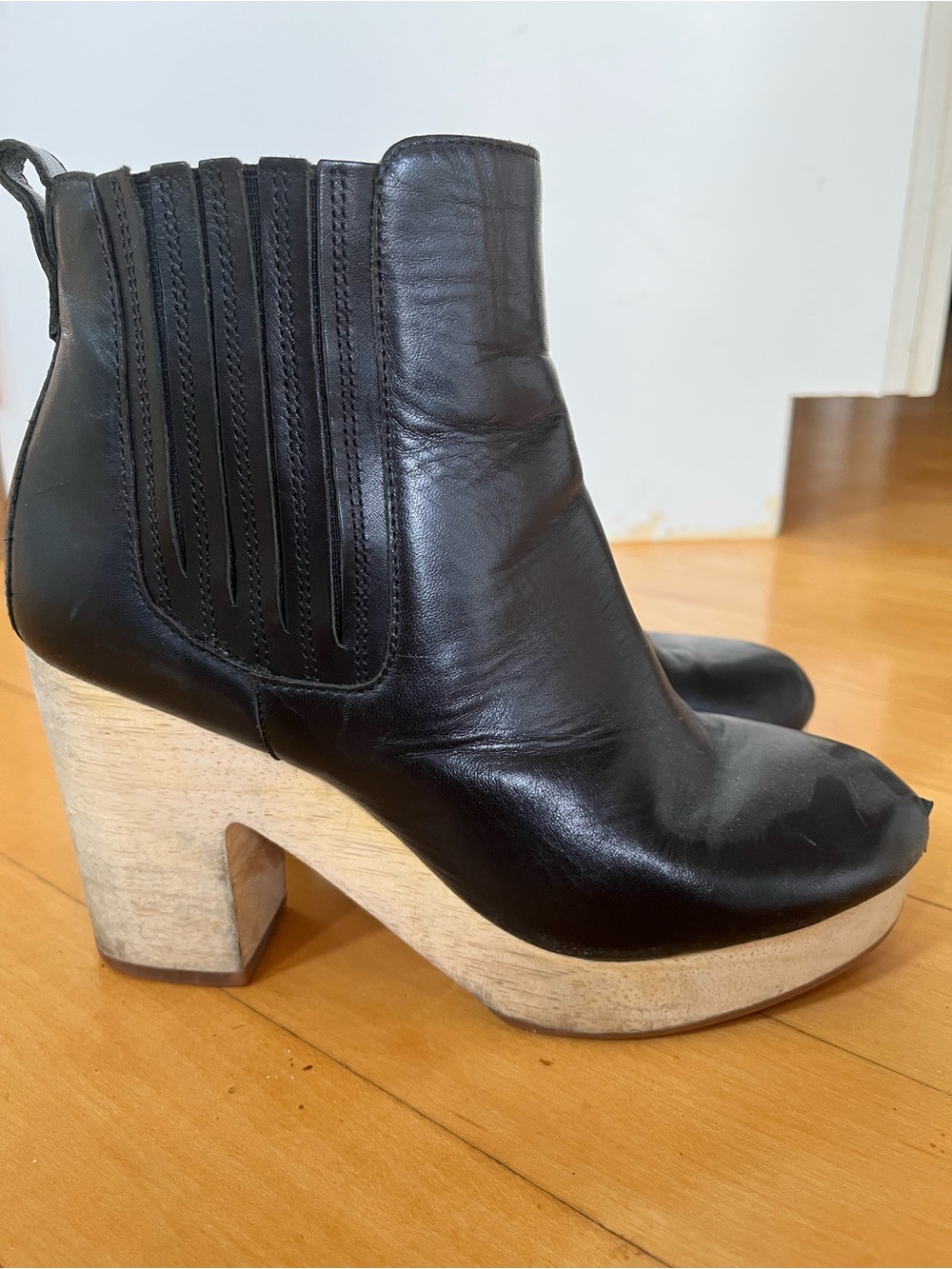 Boots - Picture 4 of 5